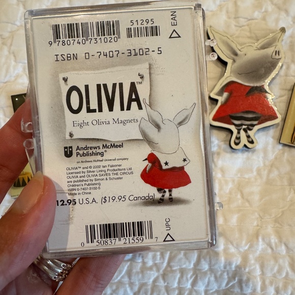 Olivia the Pig Magnets - Picture 4 of 4